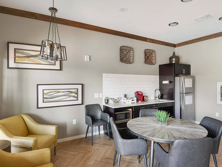 Icon Apartments — Photo 14