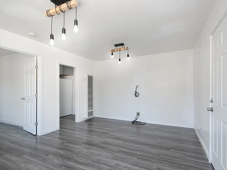 119 S Lotus Ave #119 — Photo 11