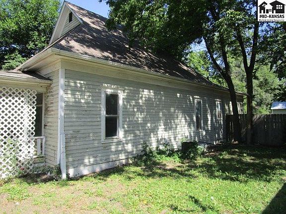 2nd image of 718 E 5th Ave