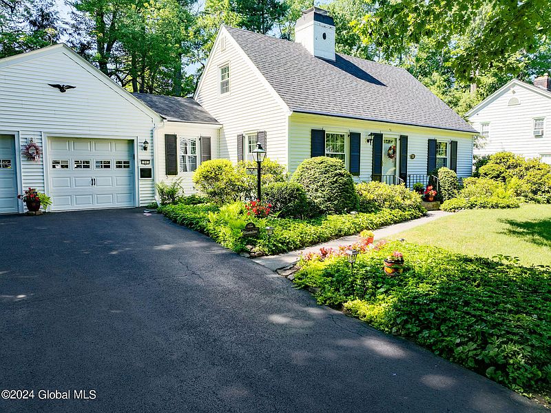 2nd image of 51 Greenleaf Drive