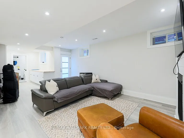 35 Dingwall Ave — Photo 29