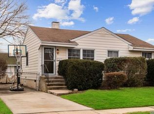 17 Hubbard Ave, Freeport, NY 11520