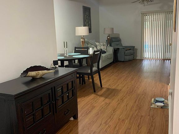 5th image of 8755 Pinehammock Ct