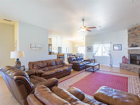 3rd image of 1303 Sorrento Dr