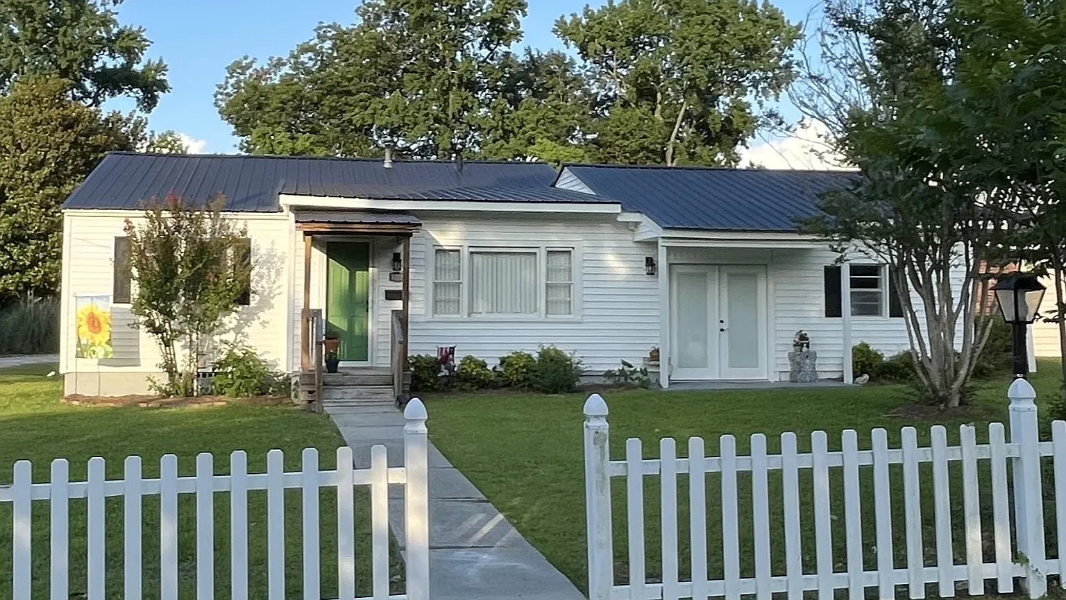 3 bed, 1444 sqft, $1,600 — Photo 1