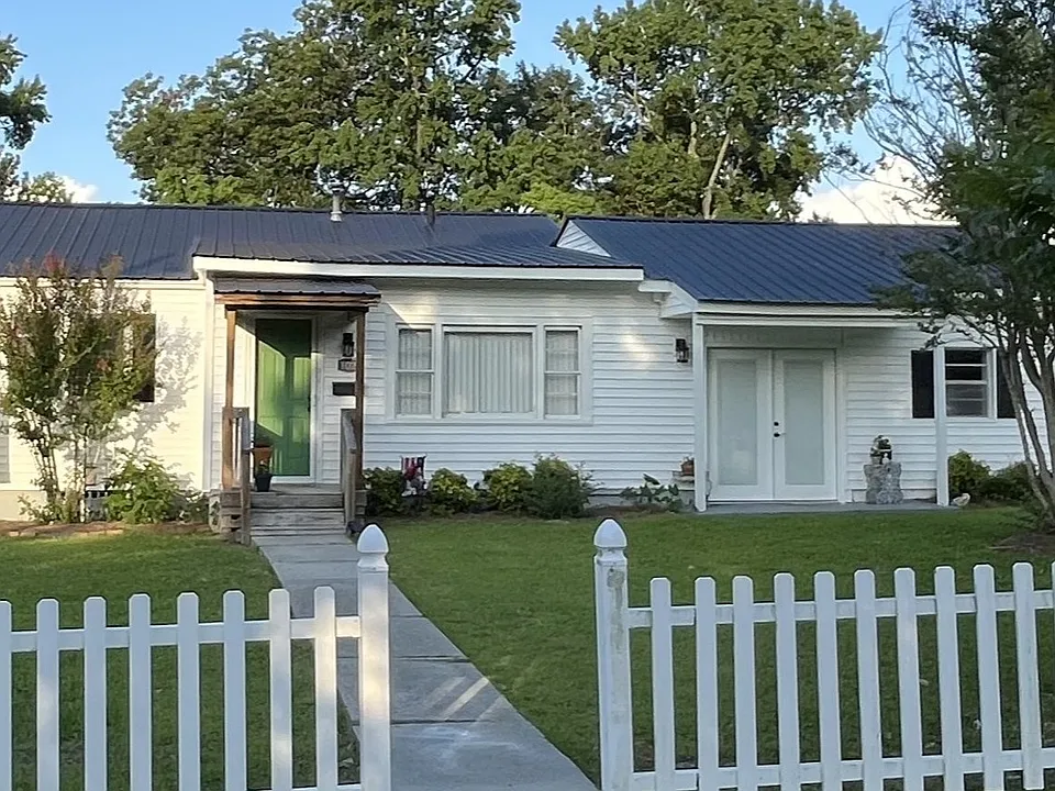 102 Shelly St