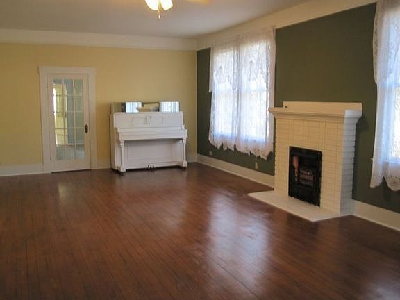 2nd image of 1917 Wood St