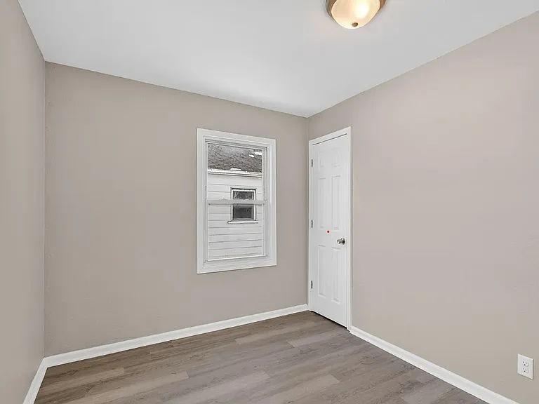 47 W Crawford Ave — Photo 2
