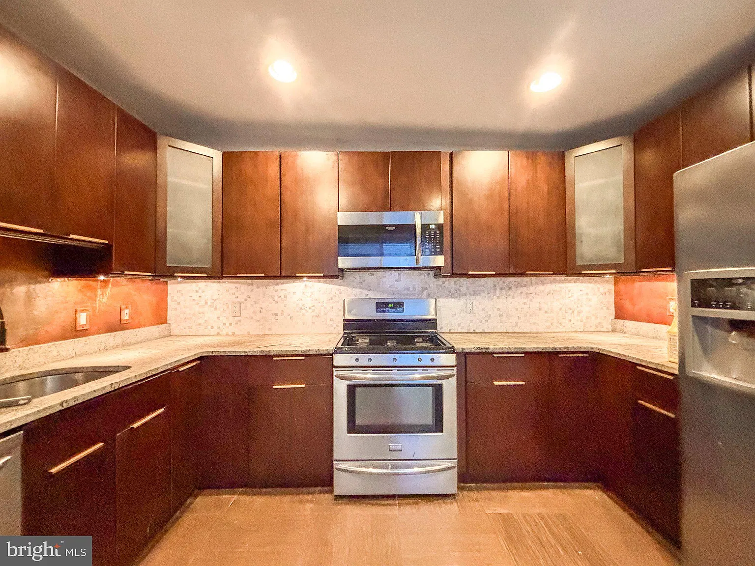 3 bed, 2.5 bath, 1698 sqft, $3,700 — Photo 4
