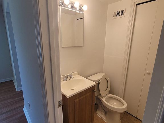 4th image of 1833 Addison Rd S
