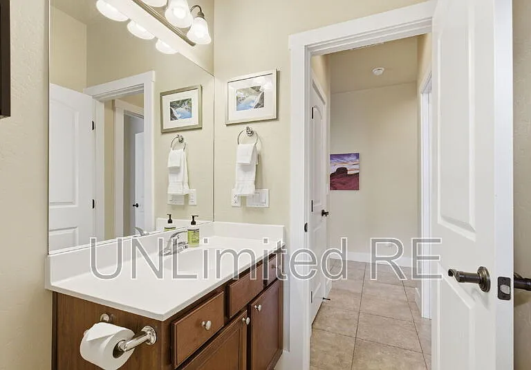 2907 W Presidio Dr — Photo 21