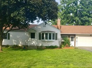 71 Oakridge St, Chicopee, MA 01020