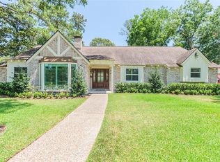 10018 Valley Forge Dr, Houston, TX 77042