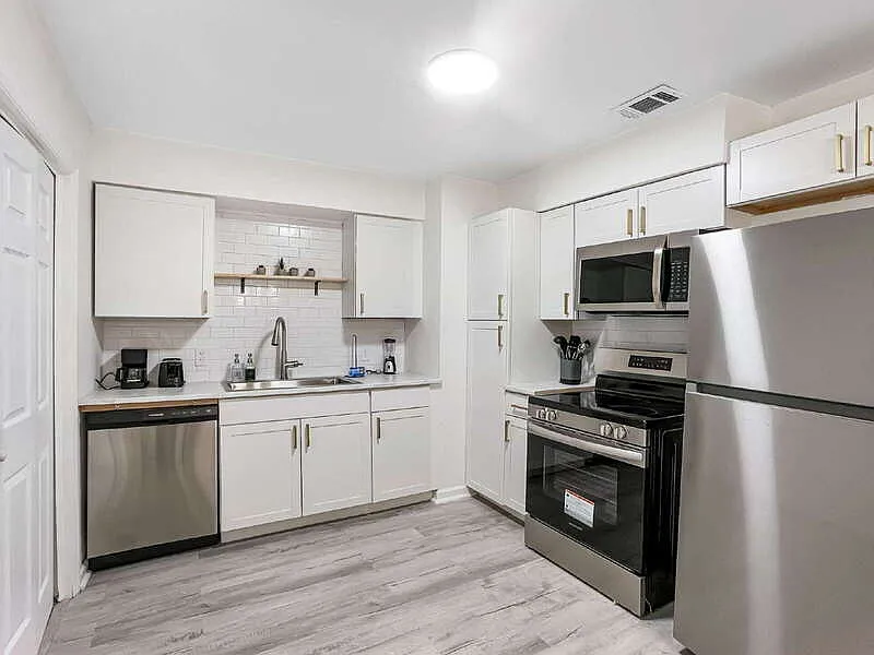 3 bed, 2.0 bath, 1545 sqft, $2,100 — Photo 3