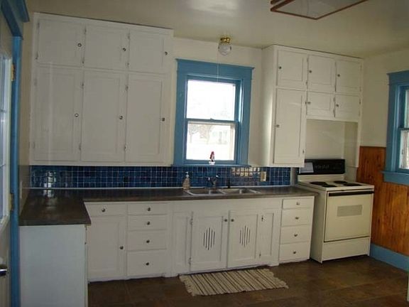 2nd image of 230 12th Ave N