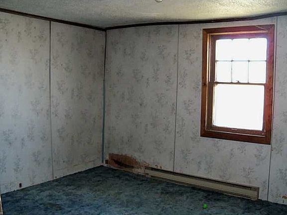 5th image of 224 E Elm St