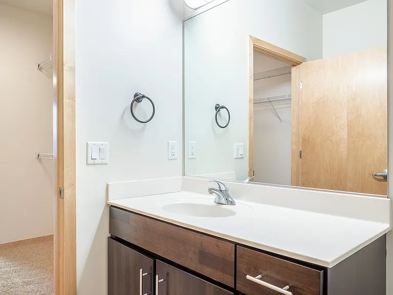 640 W Wilson St — Photo 7