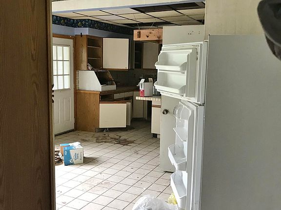 4th image of 604 E Paw Paw St