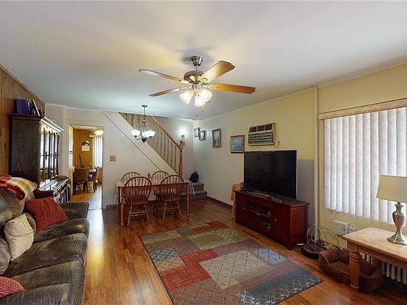 5th image of 1522 E 51st St