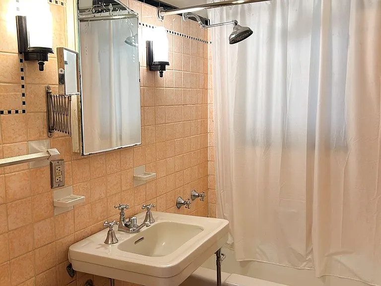 703 S Summit Ave — Photo 56