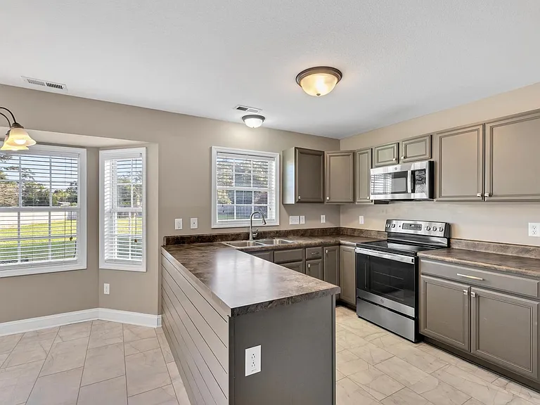 324 Beacon Ln — Photo 5