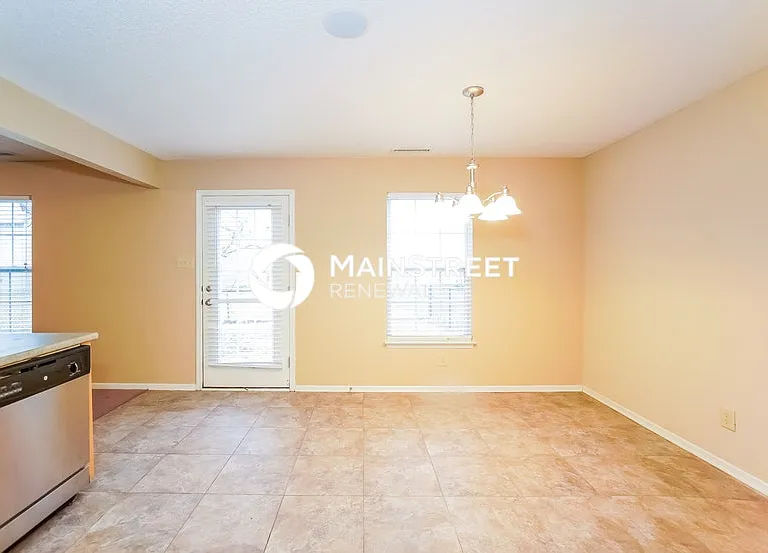 10806 Woods Dr — Photo 6