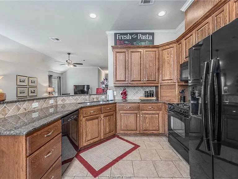 3800 Dove Hollow Ln — Photo 6