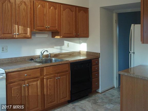 3rd image of 9453 Jenerio Ct