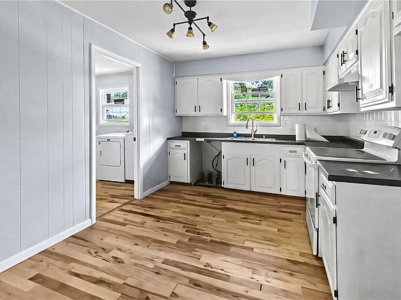 4th image of 4 Shady Knoll Ln