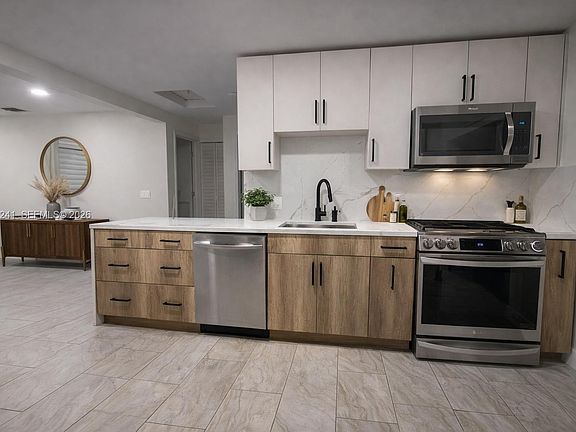 3rd image of 6782 SW 25th St