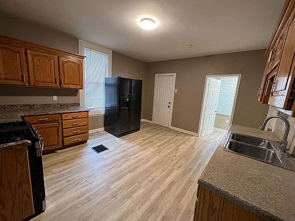 4th image of 3217 Thompson Ave