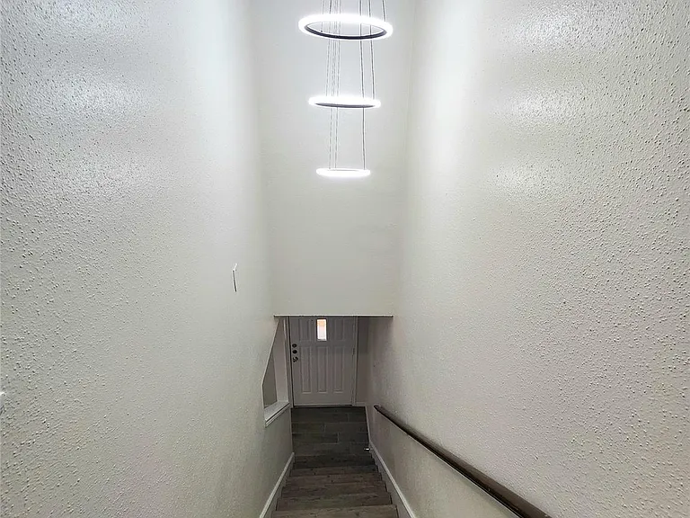 10047 Emerald Creek Dr — Photo 17