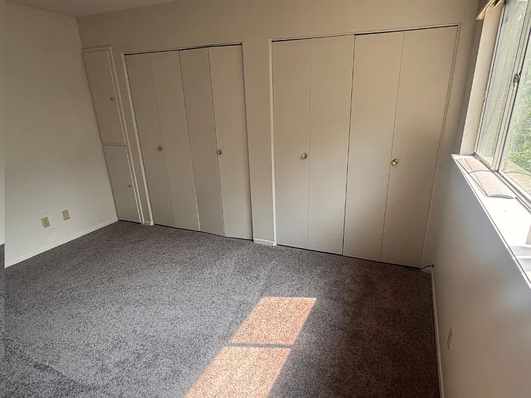 Updated 2 Bedroom Belmont Townhome with Attached Garage & Fenced Yard $1300/$1300 — Photo 15