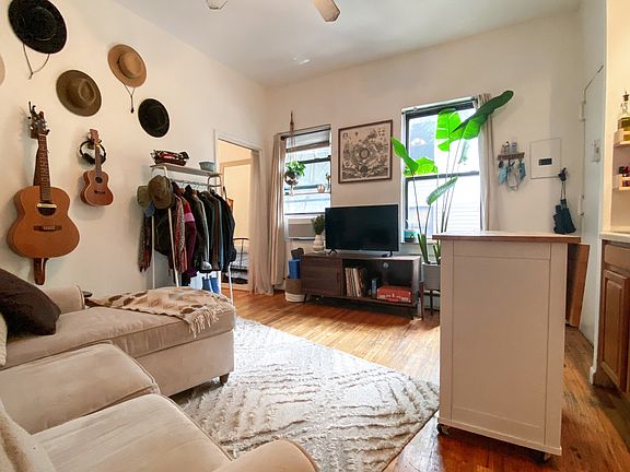4th image of 257 Powers St #1RB