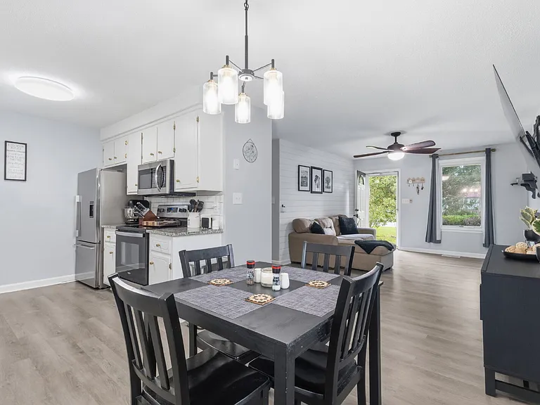 688 Debbie Dr — Photo 8