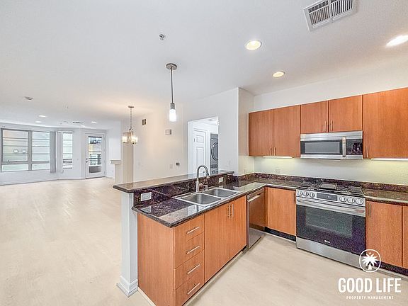 3rd image of 1465 C St Unit 3414
