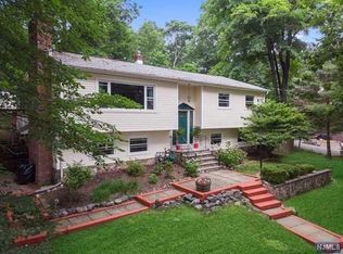60 Weir Pl, Ringwood, NJ 07456