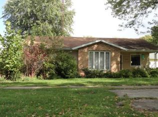 315 S Locust St, Arcola, IL 61910