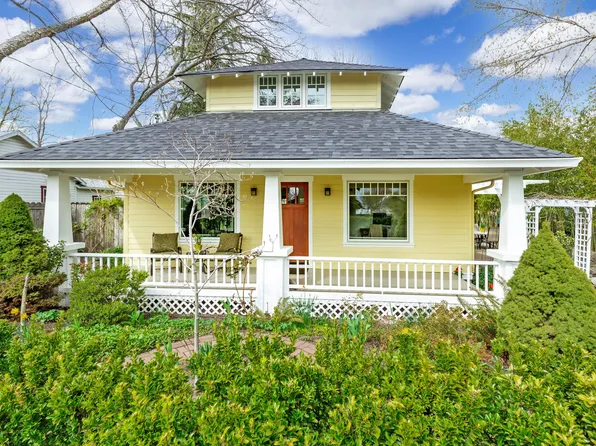 235 Gibson St, Talent, OR 97540