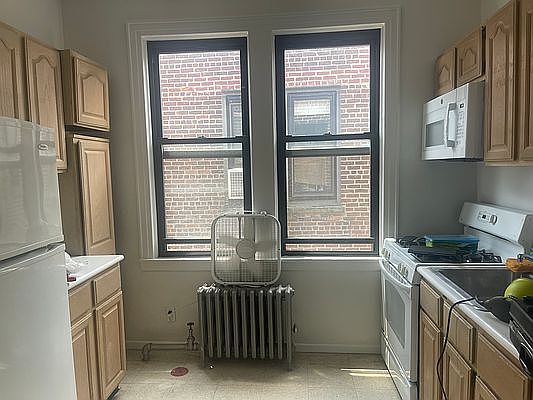 1st image of 3046 45th St APT 3F