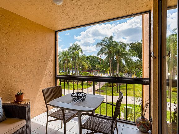 2nd image of 2255 Lindell Blvd APT 4207