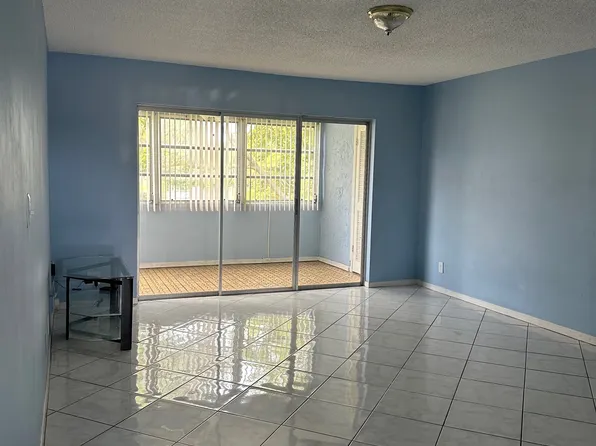 729 Lori Dr APT 202, Palm Springs, FL 33461