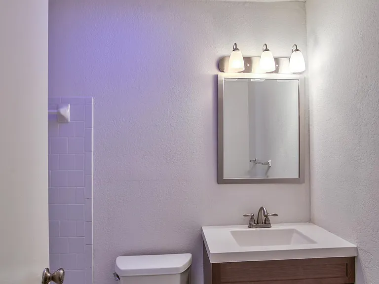 1BR- Full Bath