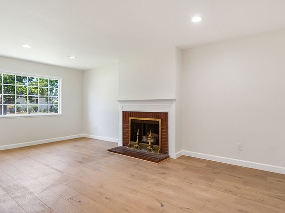 3rd image of 839 Banyon Dr