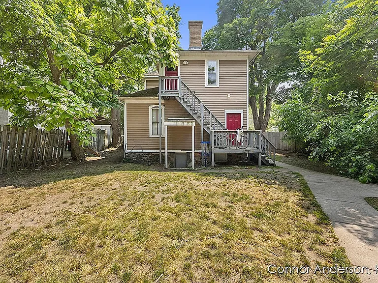 469 Crescent St NE — Photo 9