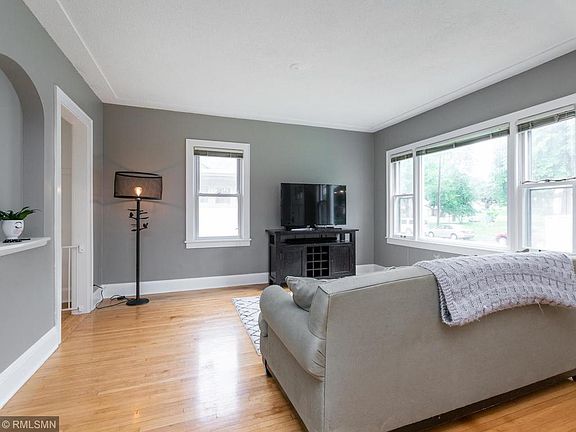 4th image of 2842 Arthur St NE