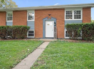 1235 Rutledge Rd, Bloomington, IL 61704