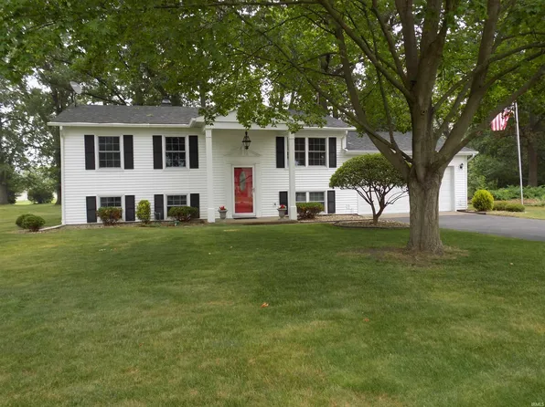 53582 Kennedy Dr, Granger, IN 46530