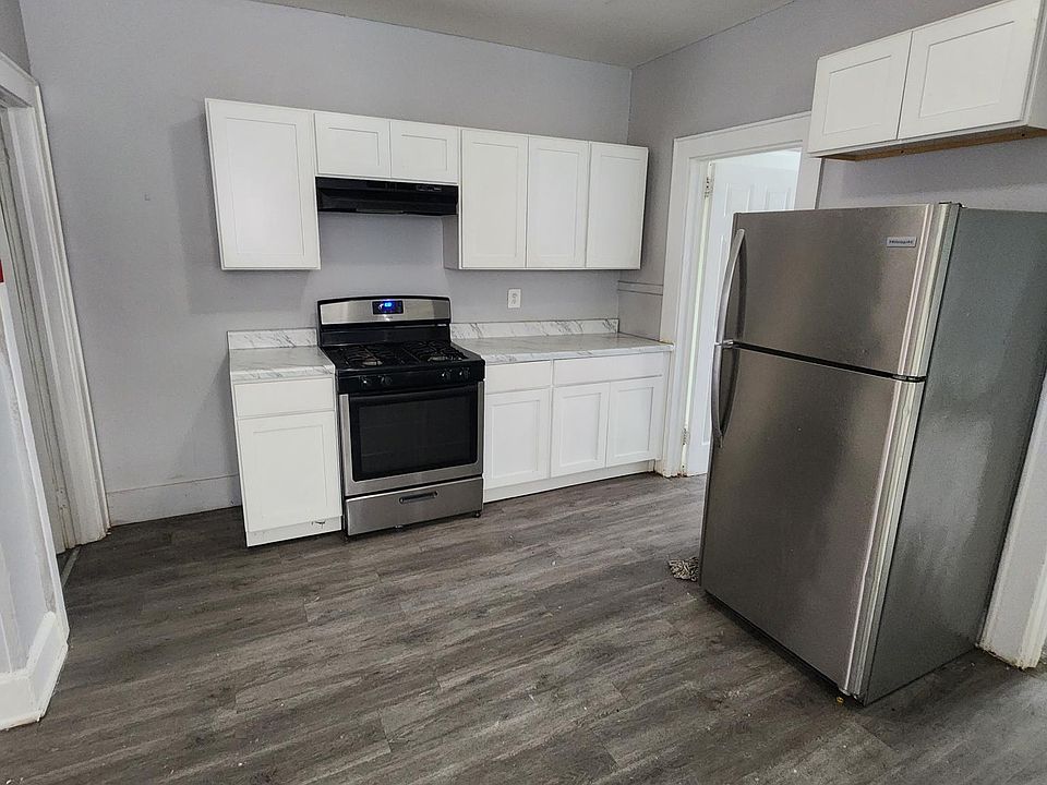 1st image of 558 Lyons Ave #2R