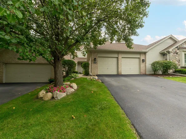 4475 Golf View Dr, Brighton, MI 48116
